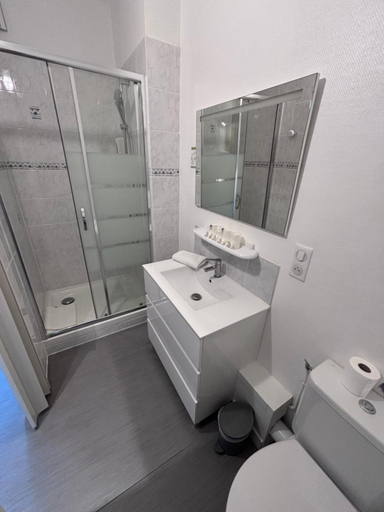 Bathroom 2, Crystal Hotel, Charente-Maritime