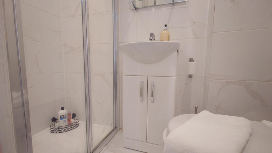 Bathroom 3, Camden Studios, London