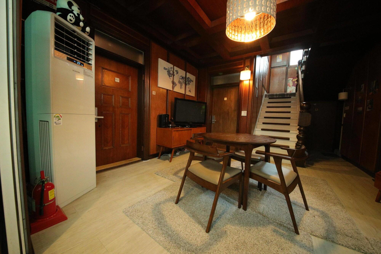 Public Area 3, Stitches House - Hostel, Mapo