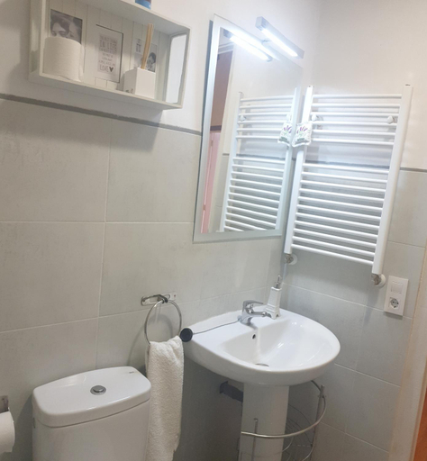 Bathroom 3, Rey Mundo, Zaragoza