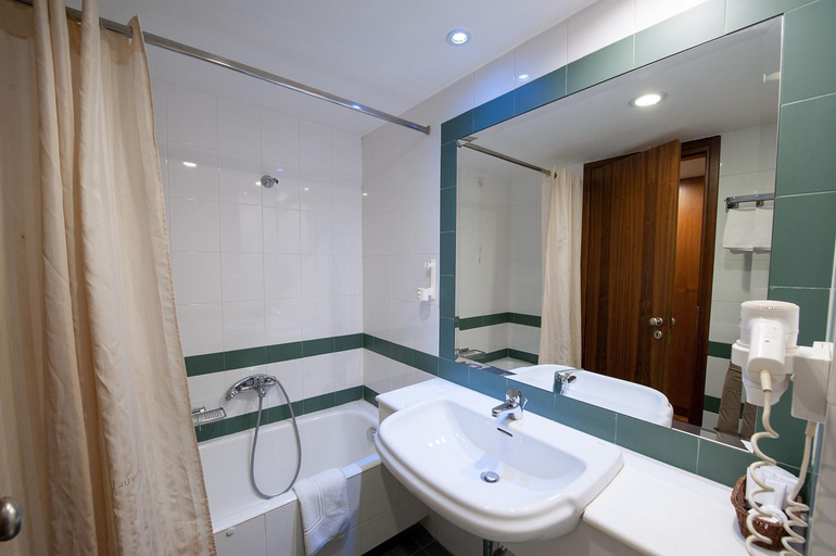 Bathroom 4, Fthia Hotel, Central Greece
