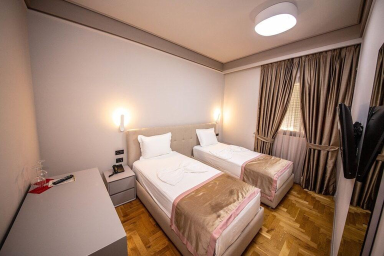 Bedroom 2, Milingona City Center Hostel, Tiranës