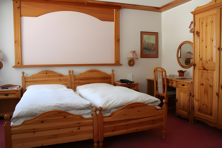 Bedroom 2, Typically Swiss Hotel Tascherhof, Visp