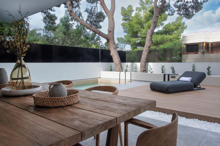 Others 4, Stefano's Luxury Suite, Attica