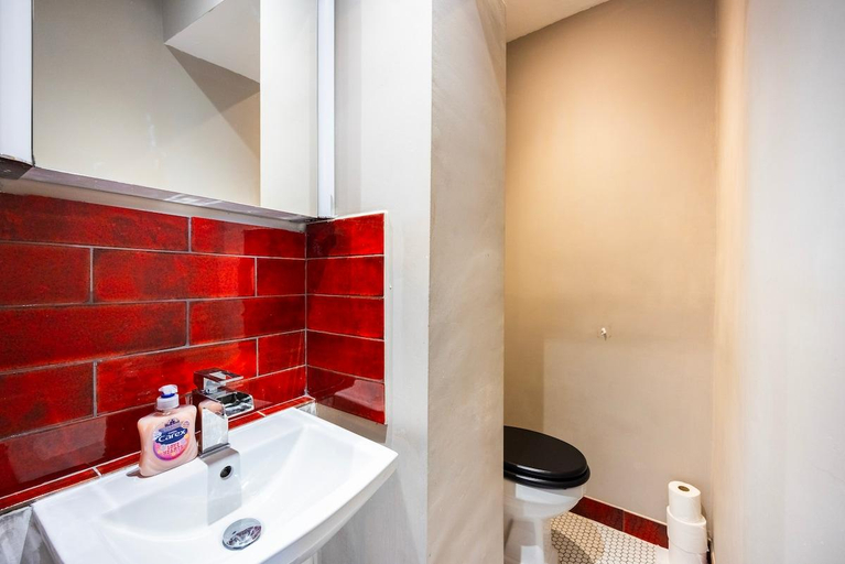 Bathroom 3, Cosy Modern Studio, London