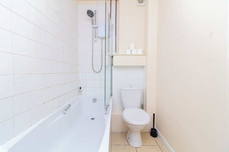 Bathroom 2, Brookvale Guest House Room 9, Southampton