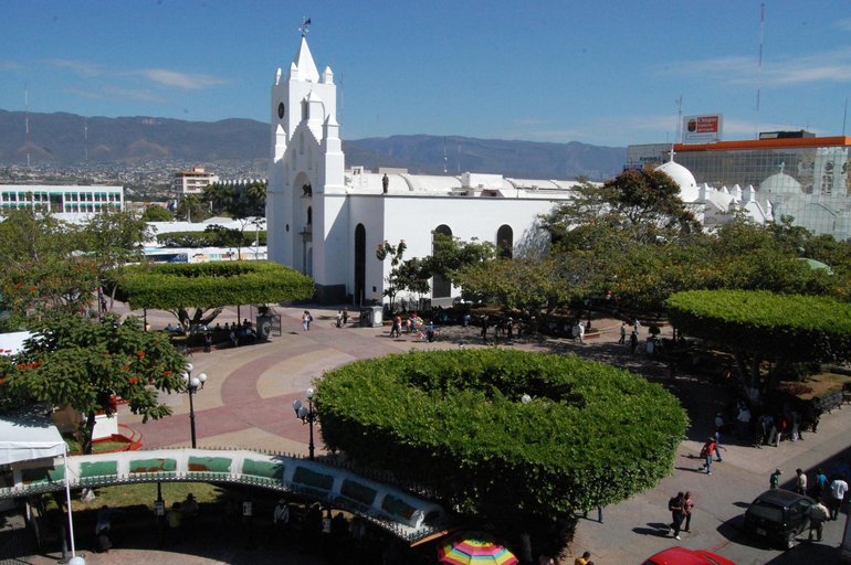 Exterior & Views