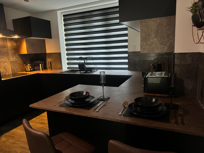 Others 5, Luxury Flat in Uxbridge, London