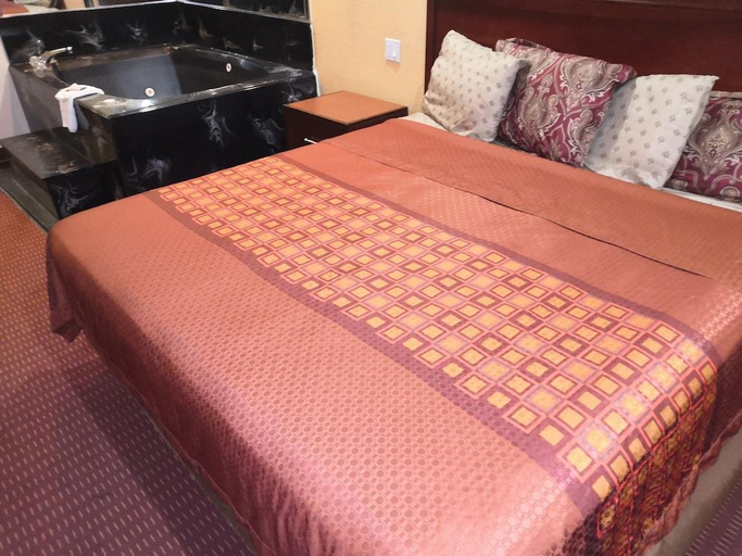 Bedroom 4, Scottish Inn & Suites, Houston