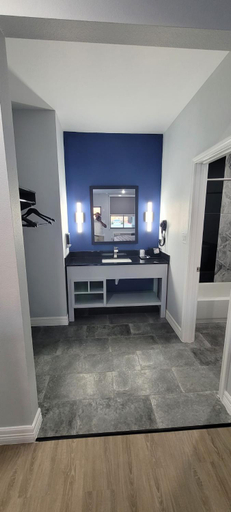 Bathroom 3, Platinum Inn 99 and Morton Ranch, Houston