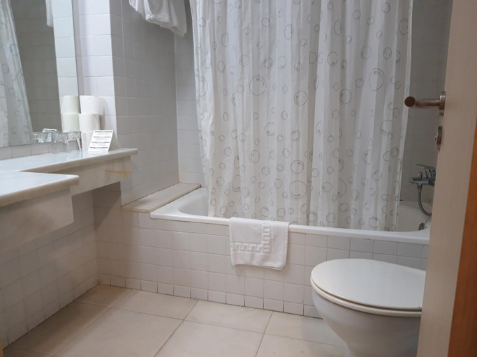 Bathroom 3, Hotel Puigcerda, Girona