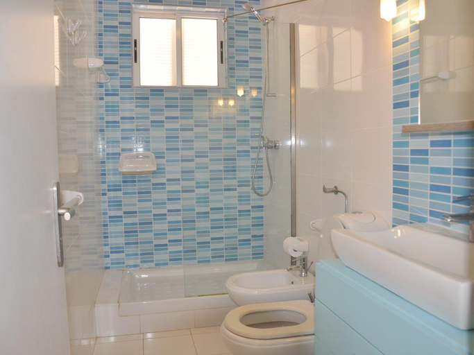 Bathroom 2, Villa in Vilamoura with Pool  Near Golf Courses, Loulé