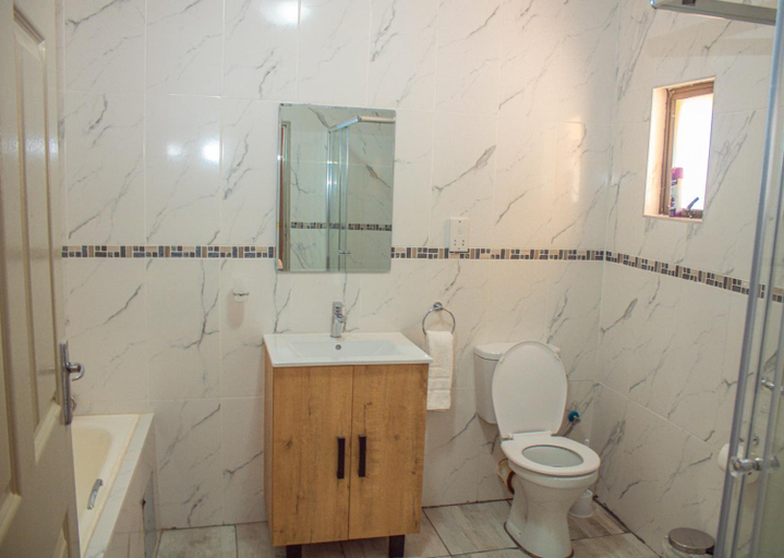 Bathroom 4, The Chobe Inn B&B, Chobe