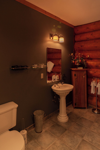 Bathroom 3, Inn On The Lake, Yukon