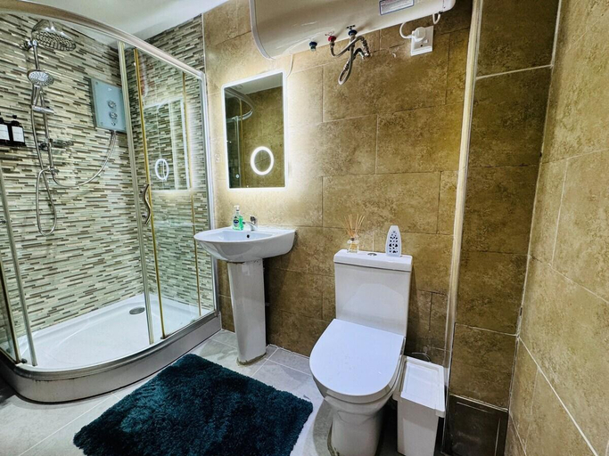 Bathroom 3, The Edge FT4, London