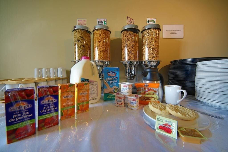 Food & Drinks, Sidney Waterfront Inn Suites, Capital