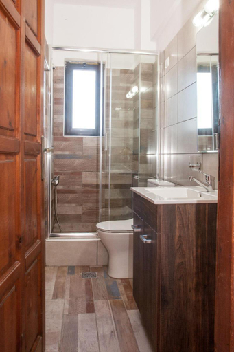 Bathroom 5, Ekavi Apartments, Crete