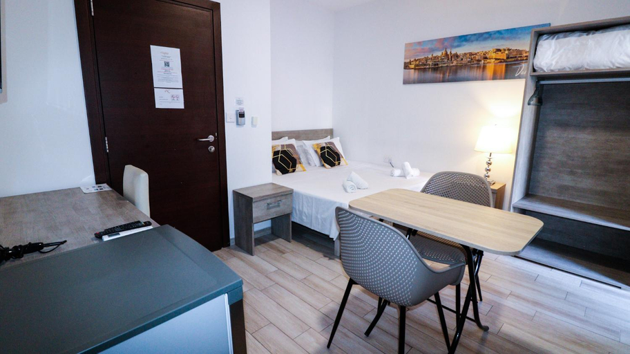 Others 4, Napoli Suites, St Julian's