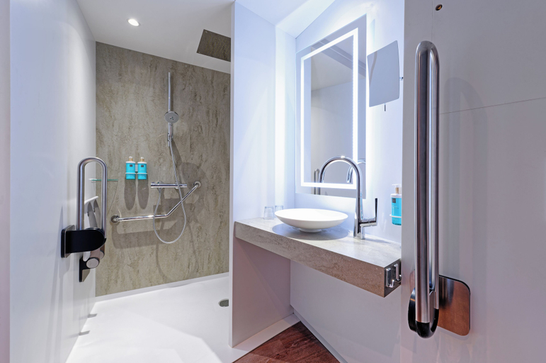 Bathroom 5, Novotel Luxembourg Kirchberg, Luxembourg