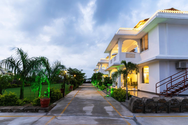 Exterior & Views