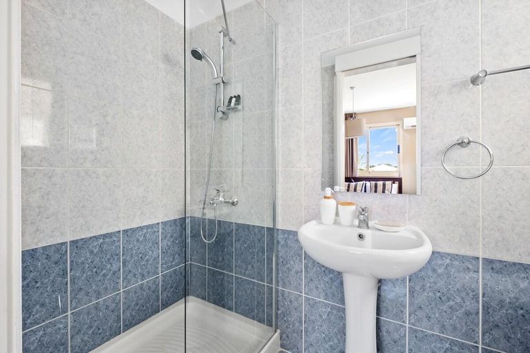 Bathroom 3, Oliva Poolside Residence by Nomads