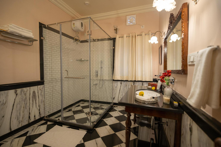 Bathroom 3, Cavalry Villa, Bikaner