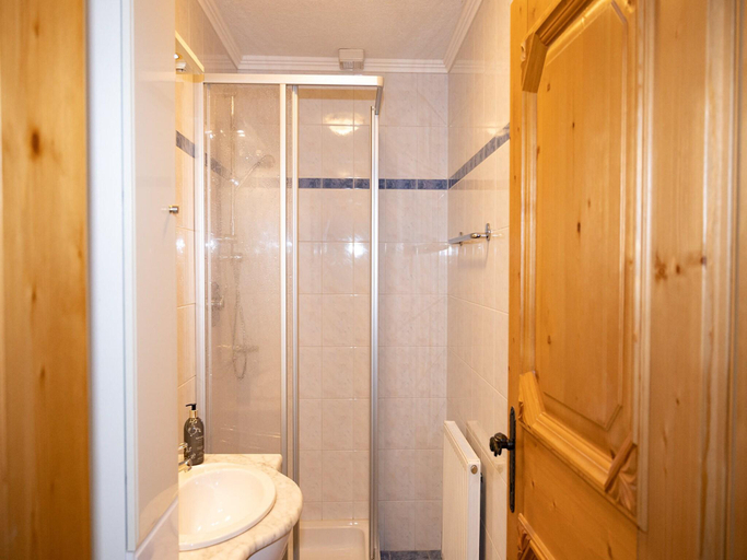 Bathroom 3, Apartment in Hollersbach near Ski Slopes, Zell am See