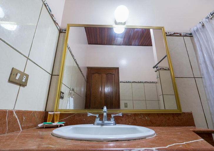 Bathroom 4, Hotel Manuel Antonio, Aguirre