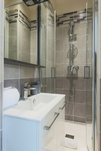 Bathroom 5, Studio 2P Roland Garros/parc des Princes, Hauts-de-Seine
