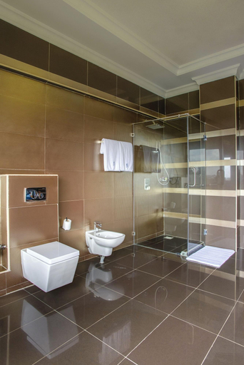 Bathroom 5, Gem Suites Hotel & Luxury Serviced Apartments, Dagoretti North