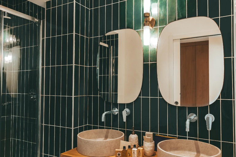 Bathroom 3, Sainte 101, Bouches-du-Rhône