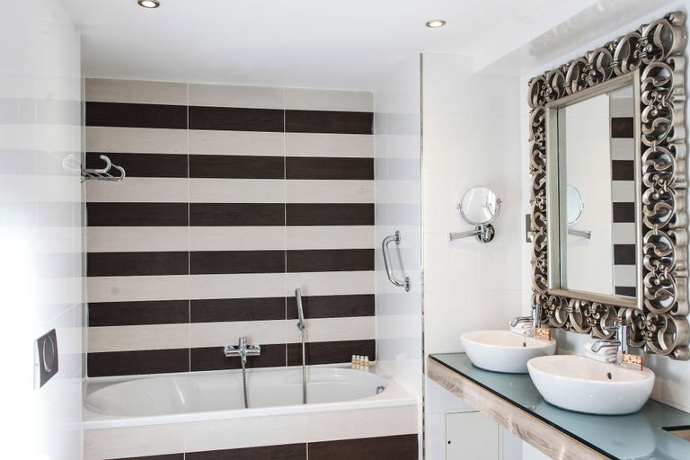 Bathroom 4, The House Hotel