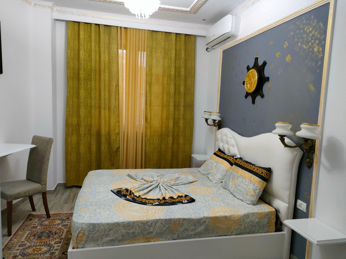Others 3, Versace Hotel, Korçës
