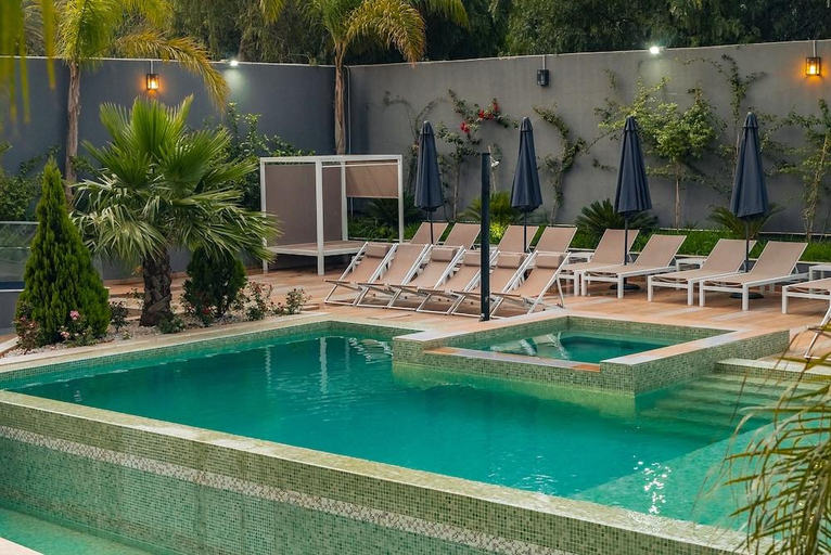 Sport & Beauty 2, AD HOTEL HYDRA, El Achour