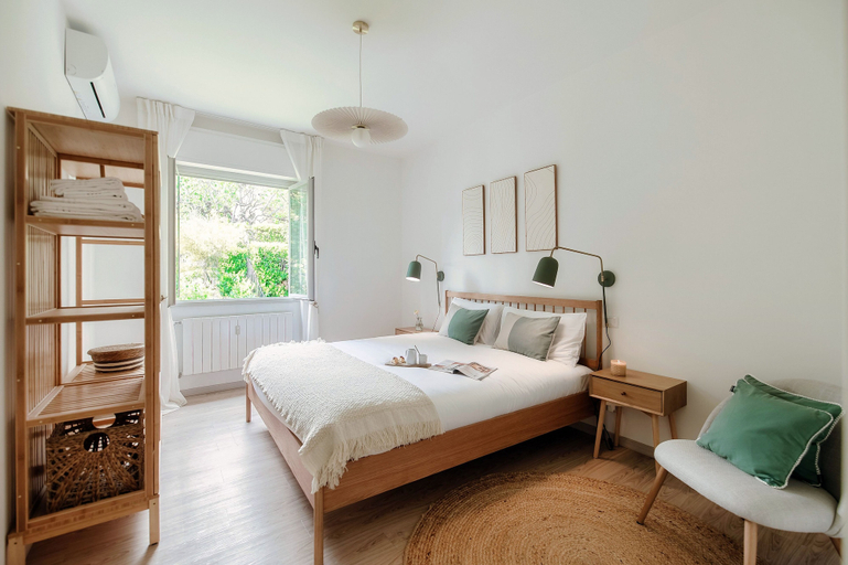 Bedroom 2, Moonlight, Como