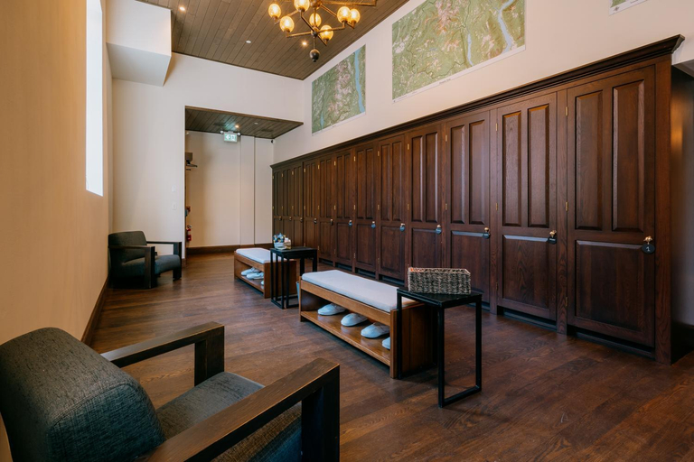 Others 4, Eleven Revelstoke Lodge, Columbia-Shuswap