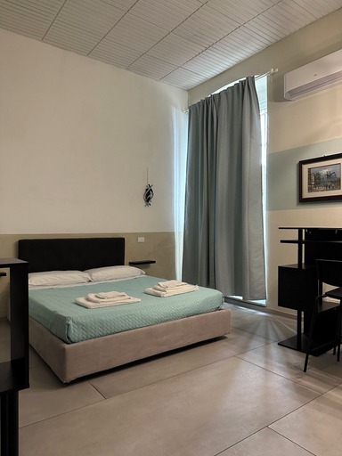 Bedroom 5, Station Apartment East, La Spezia
