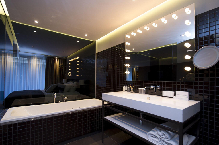 Bathroom 5, Van der Valk Hotel Sassenheim-Leiden, Sassenheim
