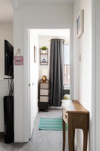 Others 4, 1-bed penthouse Notting Hill, London