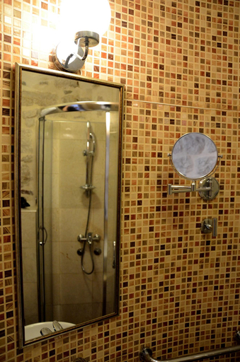 Bathroom 4, Galathea Hotel