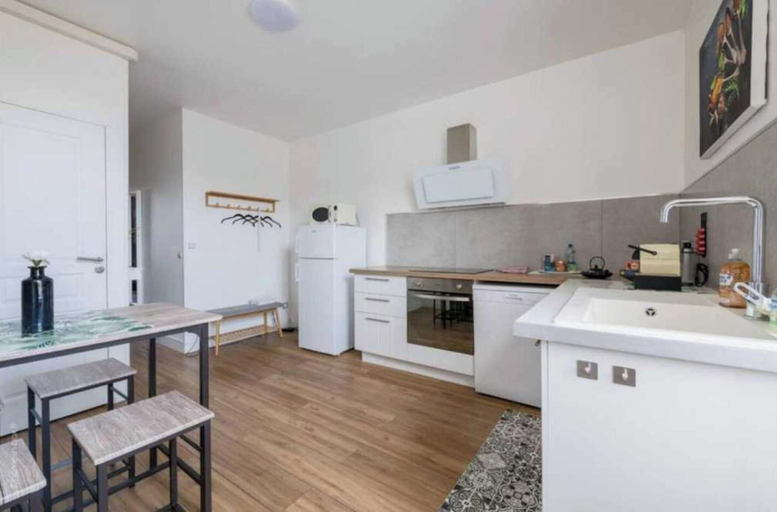 Private kitchen 3, Charming Flat - 1bdr/2p - Montargis Centre, Loiret