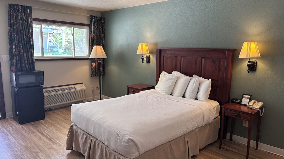 Bedroom 2, The Shelby Inn, Shelby