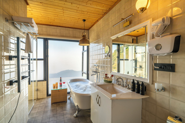 Bathroom 3, The English Country House, Dehradun