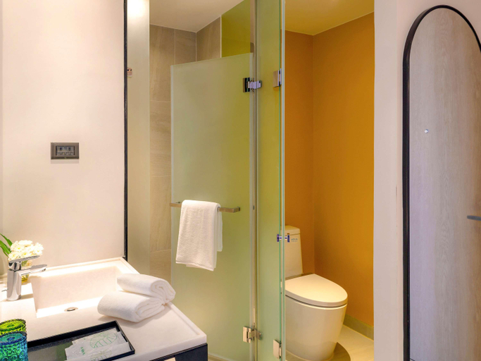 Bathroom 5, ibis Styles Bangkok Ratchada, Huai Kwang