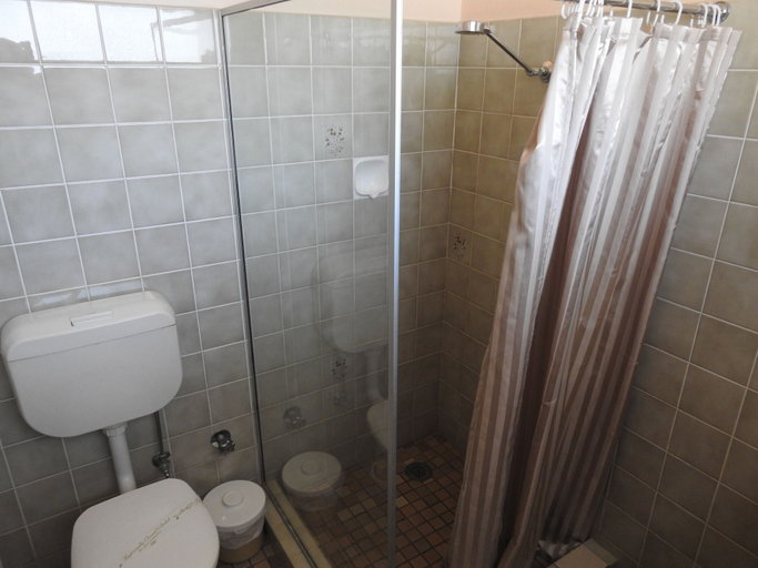Bathroom 4, Copper City Motel, Cobar