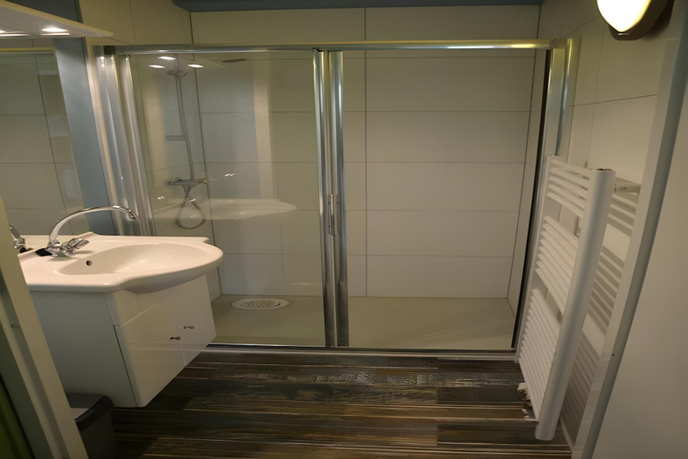 Bathroom, 's-Gravenzande Houses, 's-Gravenzande