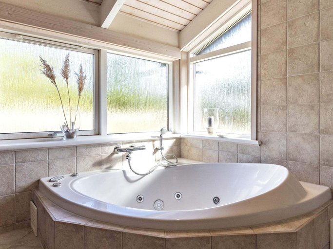 Bathroom 4, 4 Star Holiday Home in Albaek, Frederikshavn