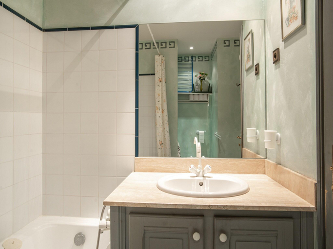 Bathroom 3, Studio in Montbrun Castle with Pool, Drôme