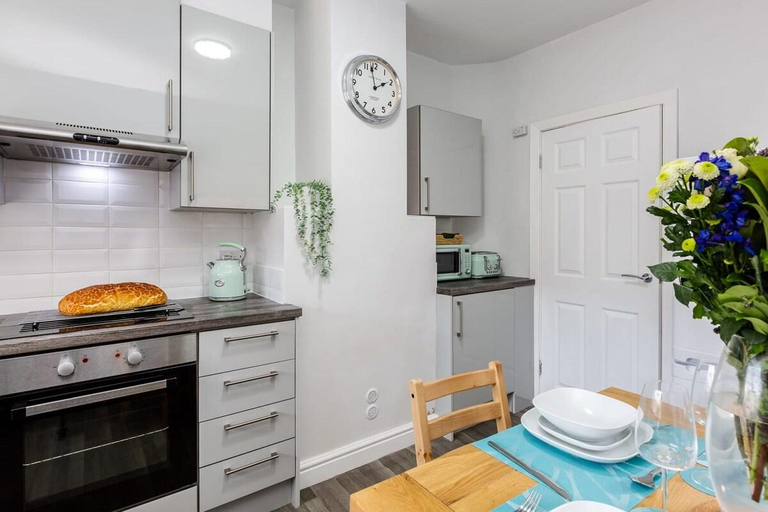 Others 5, Hillside House | 2 Bedrooms parking WI-FI Hospital, Blackpool