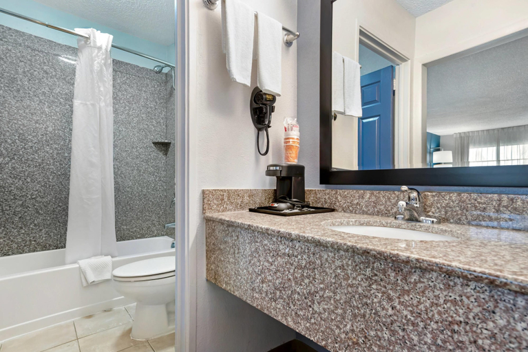 Bathroom 4, Quality Inn & Suites near Lake Eufaula, Quitman